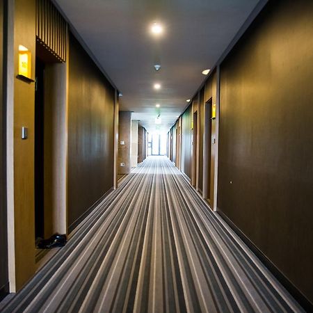 J Square Hotel And Wedding Jinju Exterior foto