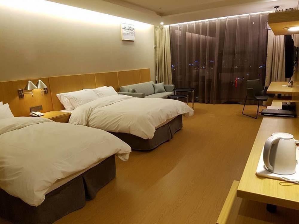 J Square Hotel And Wedding Jinju Exterior foto