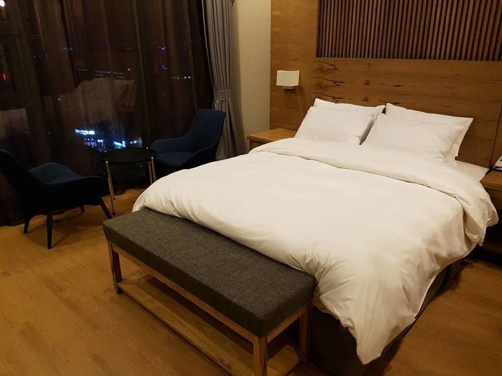 J Square Hotel And Wedding Jinju Exterior foto