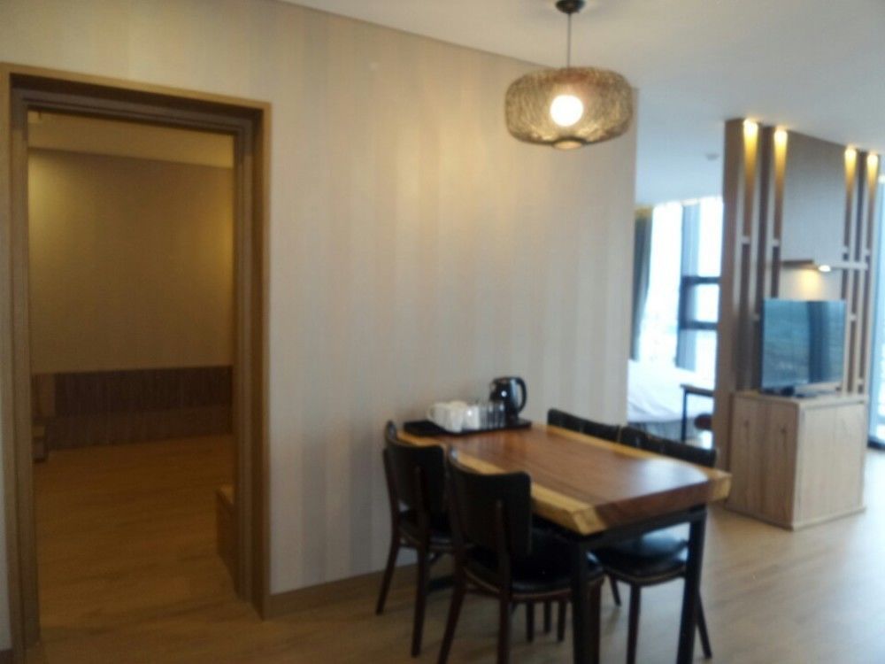 J Square Hotel And Wedding Jinju Exterior foto