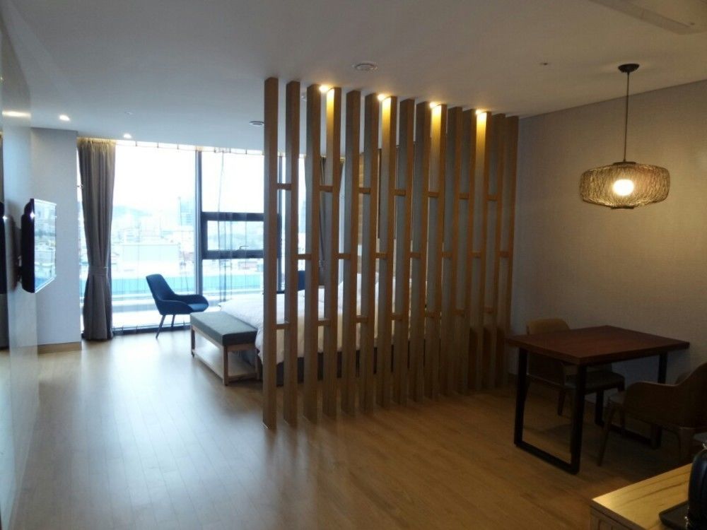 J Square Hotel And Wedding Jinju Exterior foto