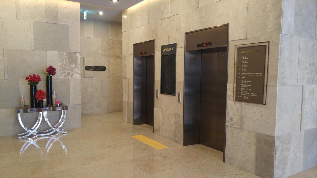 J Square Hotel And Wedding Jinju Exterior foto