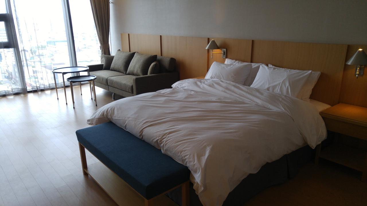 J Square Hotel And Wedding Jinju Exterior foto