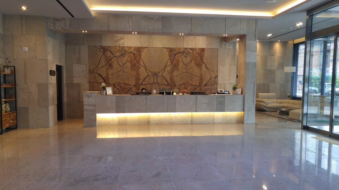 J Square Hotel And Wedding Jinju Exterior foto