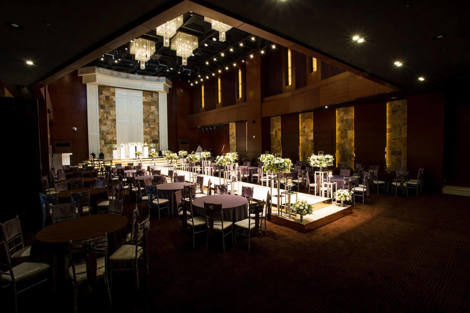 J Square Hotel And Wedding Jinju Exterior foto