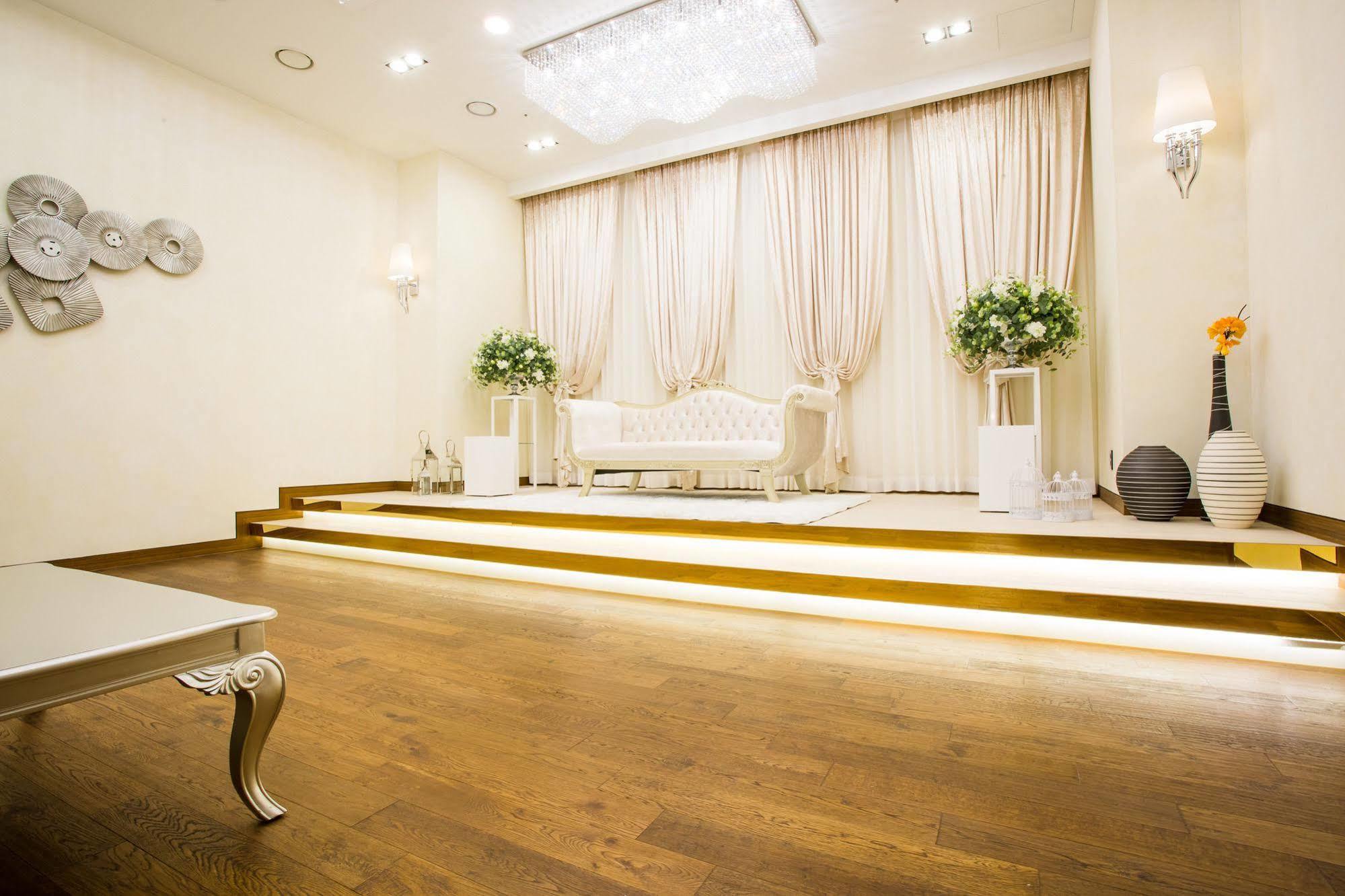 J Square Hotel And Wedding Jinju Exterior foto